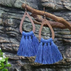 Boho Wooden Round Drop Shape Earth Blue
Tassel Pendant Earrings 💙BRAND NEW